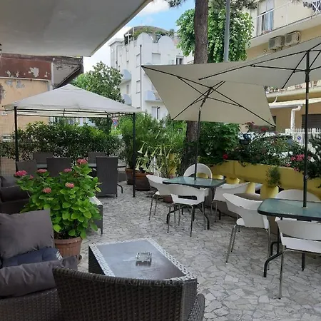 New Cirene Double With Breakfast Гостевой дом Римини
